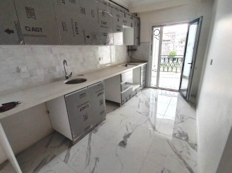 Güngören'de Cadde Üstü 4,Kat Ön Cephe 3+1 Asansörlü 120 m2 Sıfır