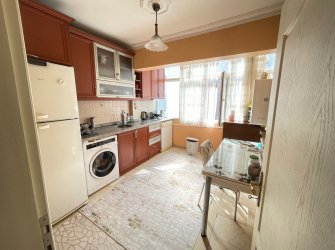 Bahçelievler'de Ebeveyn Banyolu 1, Kat 130 m2 Kredili 3+1Balkonlu