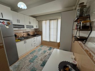 Bahçelievler Camlıkahve'de 2+1 Asansörlü 17 Yıllık 4,Kat Daire 75 m2