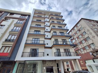 Bahçelievler'de Cadde Üstü 6,Kat Köşe 2+1 Sıfır 70 m2 Balkonlu