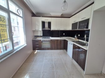 Bahçelievler Camlıkahve'de 2,Kat E.Banyolu 2+1 Asansörlü 100 m2