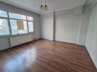Bahçelievler Camlıkahve'de 1,Kat İçi Yapılı 2+1 Kiralık Daire 